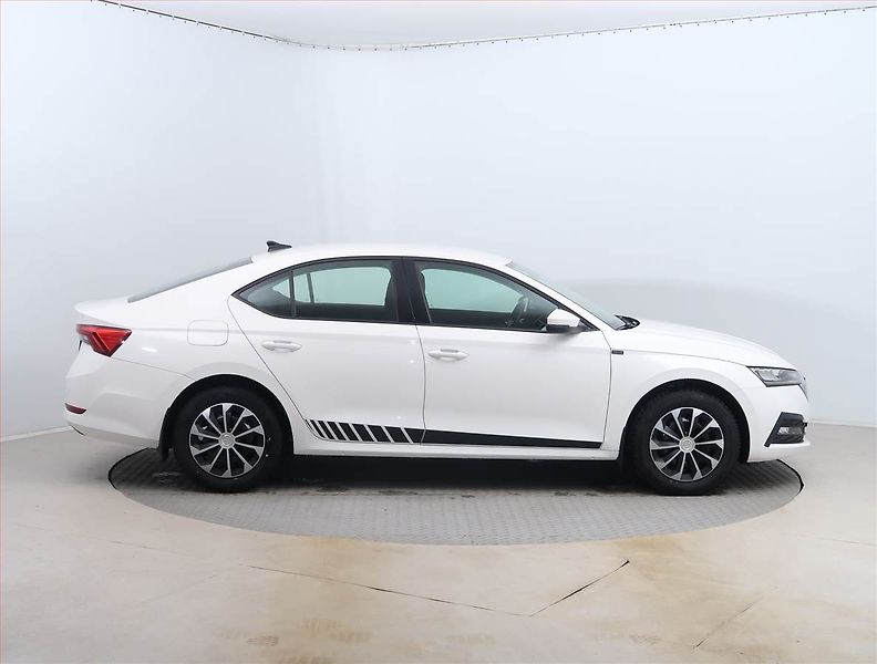 Škoda Octavia (2023) 1.5 TSI e-tec - fotka 6 z 14