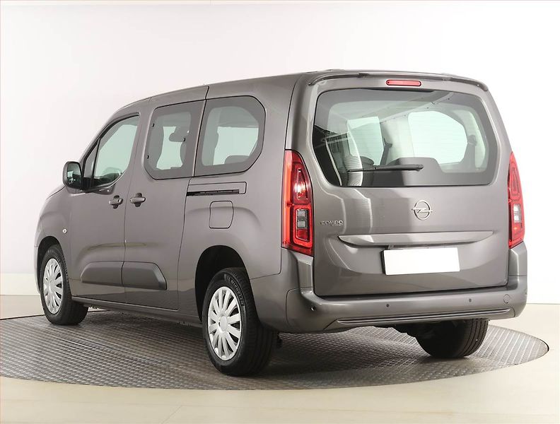 Opel Combo (2021) Maxi Edition 1.2 Turbo, 7Míst - fotka 4 z 24