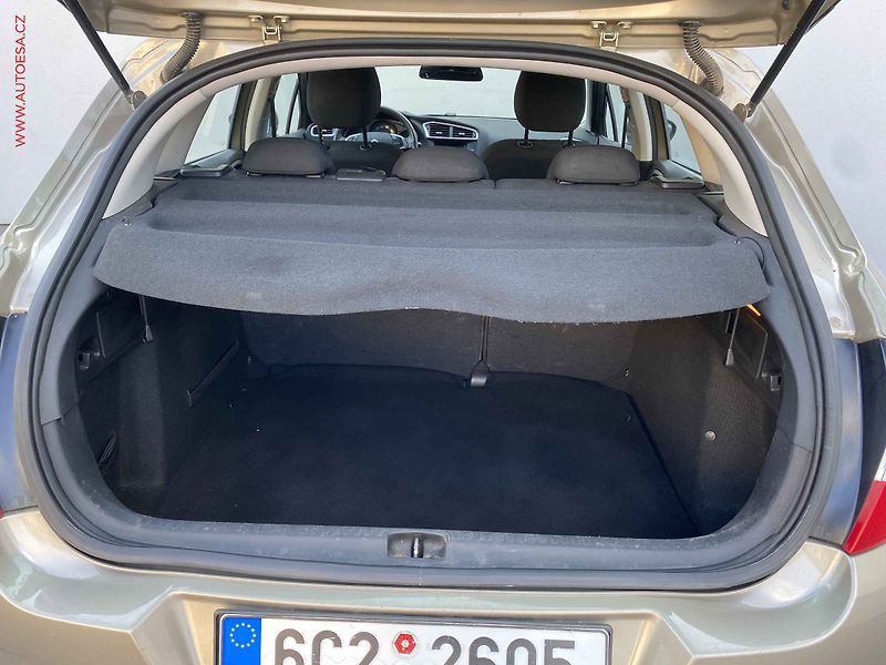 Citroën C4 (2013) 1.4 VTi, ČR, AC, tempo - fotka 7 z 16