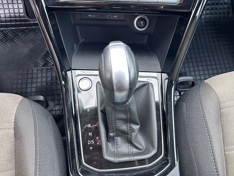 Volkswagen Touran 2.0 TDI 110kW DSG Highline - fotka 14 z 16