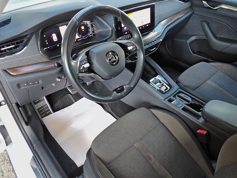 Škoda Octavia 2.0TDI Scout DSG 4x4 ČR DPH - fotka 16 z 32