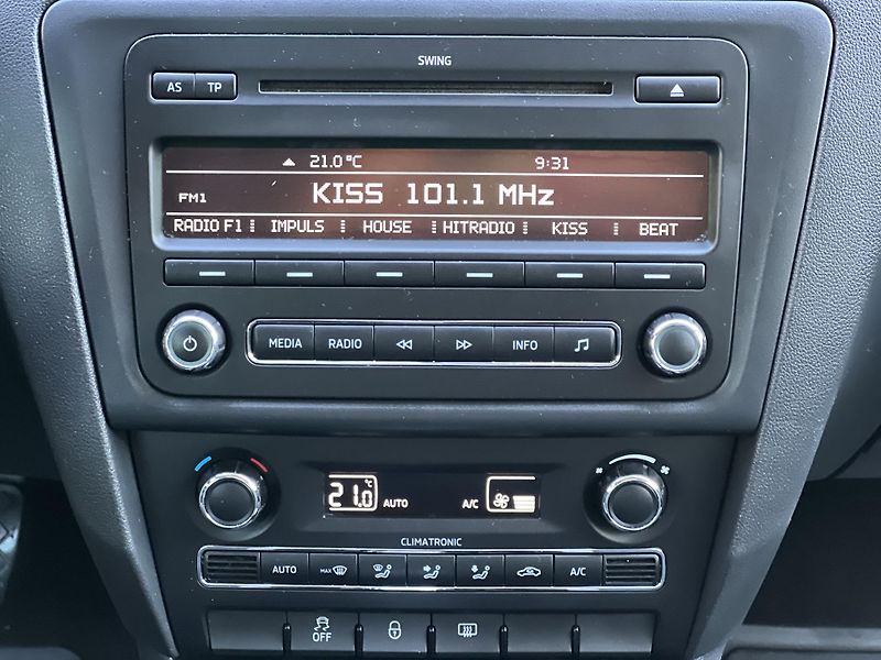 Škoda Rapid 1.4TSi 90kw DSG KLIMA ALU ČR - fotka 19 z 38