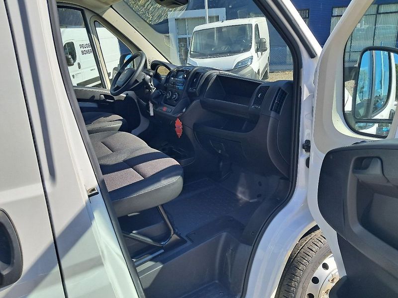 Peugeot Boxer Furgon 3500 L3H2 BlueHDi 165k - fotka 12 z 20