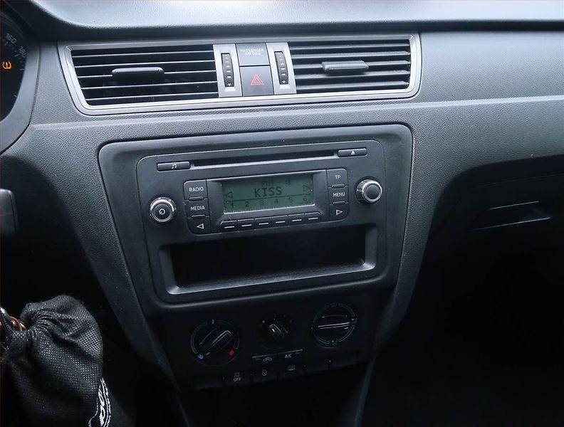 Škoda Rapid (2015) Ambition 1.2 TSI - fotka 12 z 13