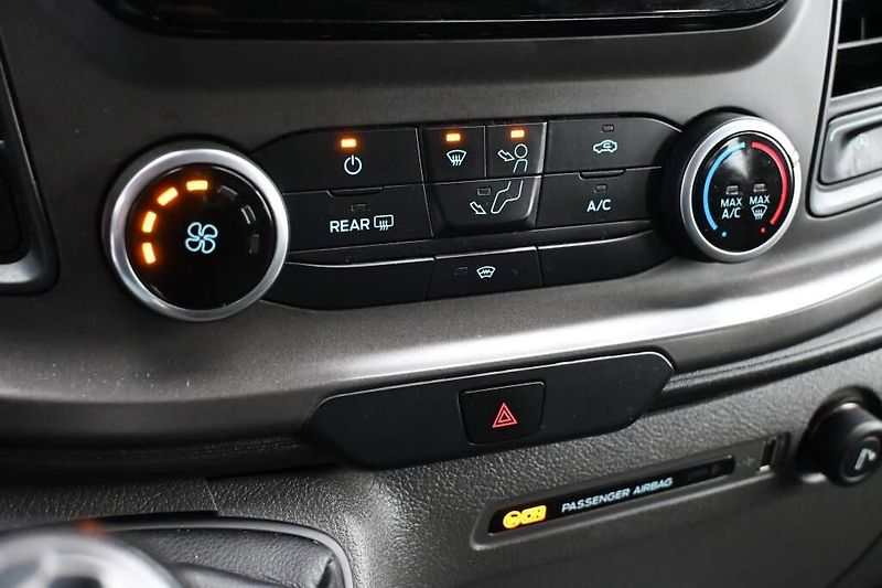 Ford Transit Custom (2020) 2.0 320 L2H1 9 Míst Klima ACC - fotka 15 z 26