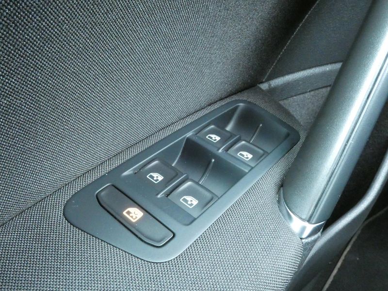Volkswagen e-Golf (2020) Comfortline 100kW SoH 87% - fotka 25 z 30