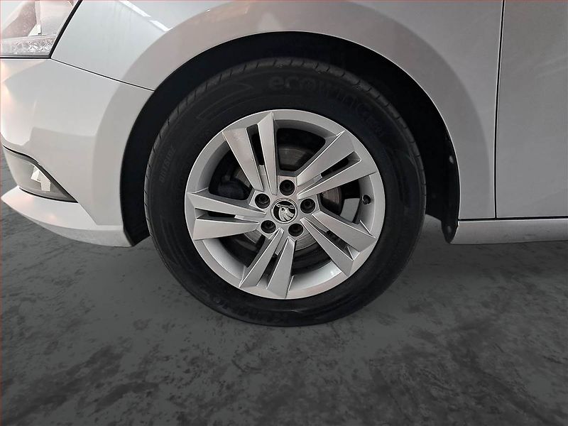 Škoda Fabia (2022) Ambition 1.0 TSI, ČR,1.maj - fotka 14 z 17