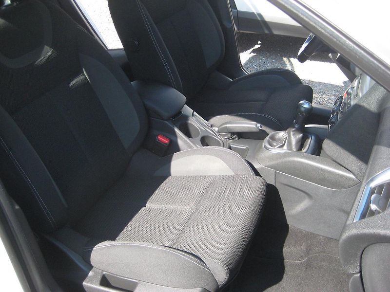 Citroën C4 1.6 HDi NEHAVAROVÁNO-DPH-ČR !! - fotka 22 z 28