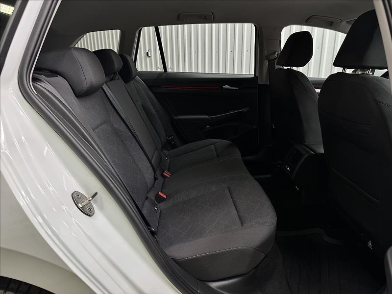 Volkswagen Golf 1.5TGI 96kW DSG ACC 2XKOLA DPH - fotka 34 z 41