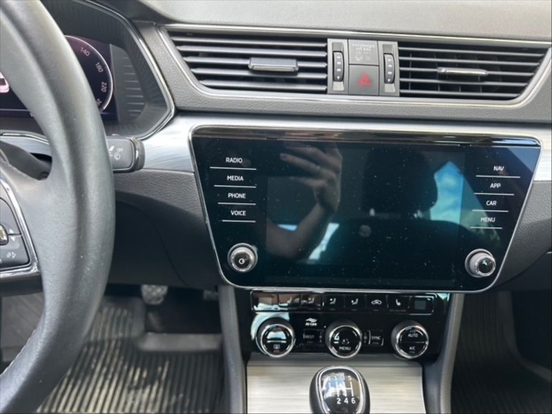 Škoda Superb 1,5 TSI Ambition - fotka 10 z 11