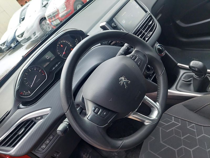 Peugeot 2008 (2015) 1.2-81kW THP - fotka 10 z 38