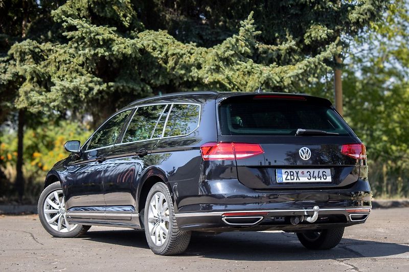 Volkswagen Passat 2.0 TDI DSG R-Line / 110kW / A - fotka 7 z 23