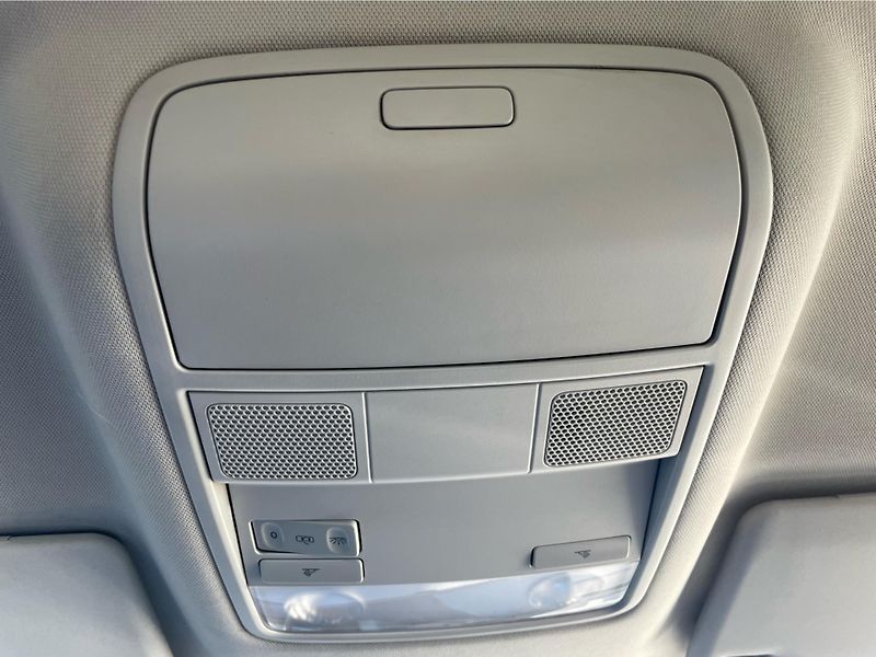 Škoda Superb COMBI 2.0 TDi COMFORTLINE - fotka 22 z 25