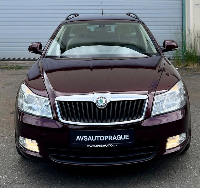 Škoda Octavia (2010) Elegance 2010 ZACHOVALÁ - fotka 2 z 26