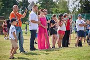 Sraz amerických aut na hřišti ve Starém Rokytníku.