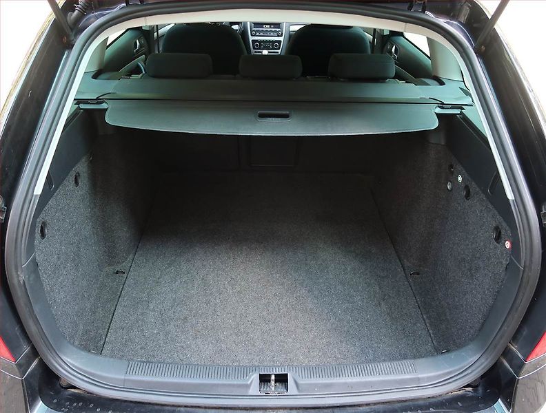Škoda Octavia (2010) 1.6 TDI, Serv.kniha, Xenony - fotka 13 z 18