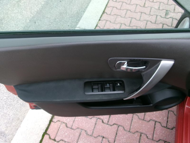 Nissan Qashqai (2007) 2,0i 4WD ALU AC TAŽNÉ BT TEMP - fotka 22 z 29