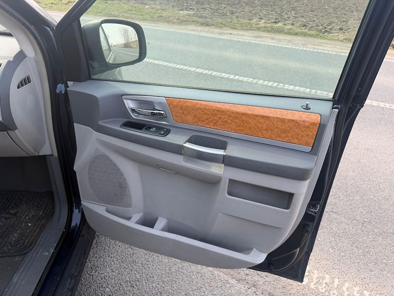 Chrysler Grand Voyager (2008) 3,8 V6 LPG Limited 2008 - fotka 12 z 20