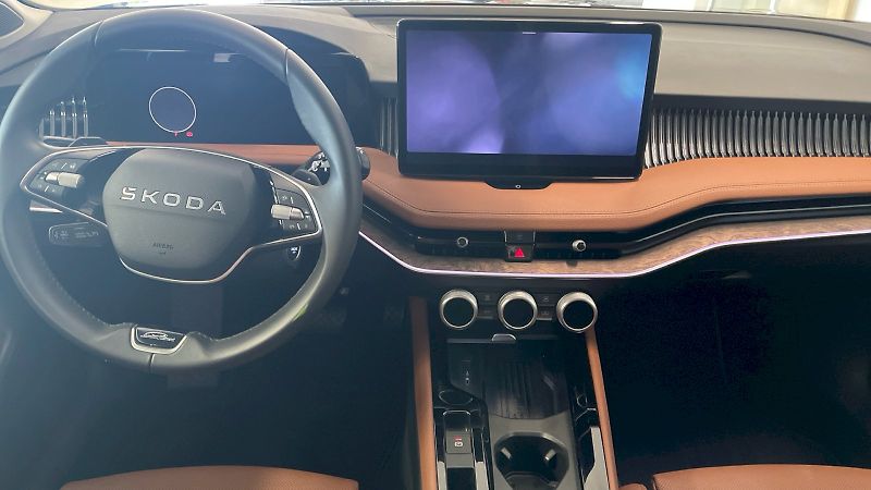 Škoda Superb (2025) Laurin&Klement 2.0TSI 195kW DS - fotka 5 z 36