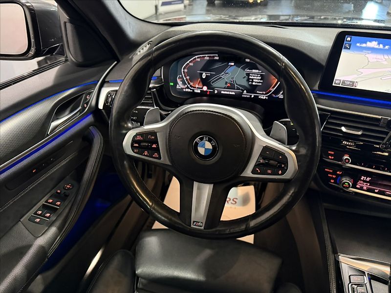 BMW Řada 5 3,0   530D M-PAKET PANO LASER - fotka 32 z 48