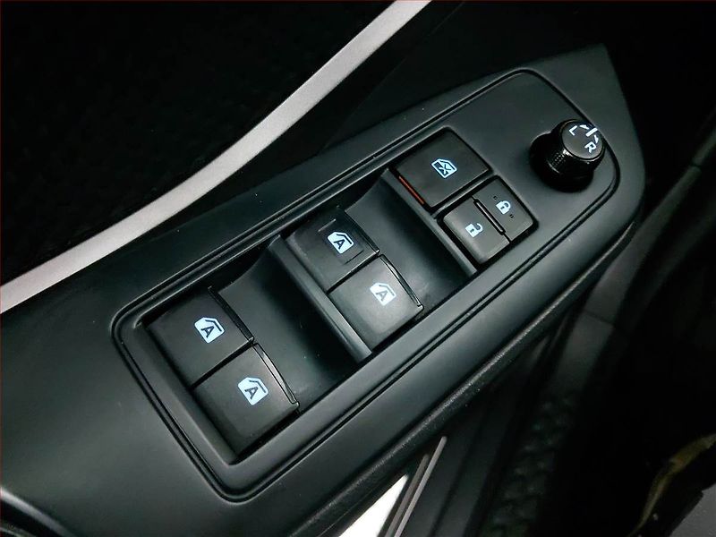 Toyota C-HR (2019) 1.8 Hybrid, Automat - fotka 17 z 21