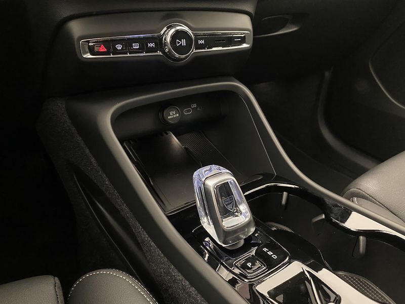 Volvo XC40 (2026) B4 AUT DARK PLUS - fotka 36 z 65