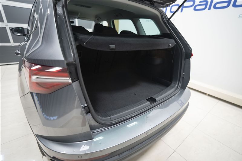 Škoda Karoq 2,0 TDI DSG 4x4 NAVI KAMERA ČR - fotka 38 z 40