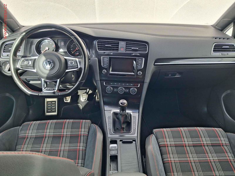 Volkswagen Golf (2013) 2.0 TSi, GTi, bixen, navi - fotka 8 z 17