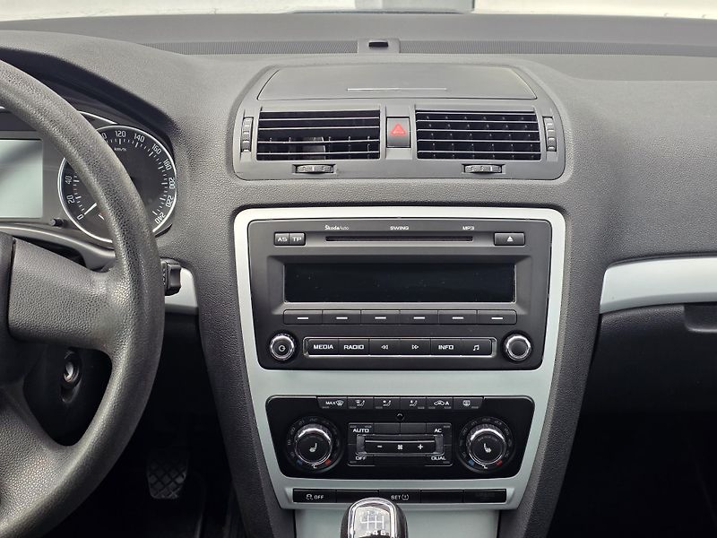 Škoda Octavia (2012) 1.4TSI 90kW ELEGANCE TAŽNÉ - fotka 13 z 19