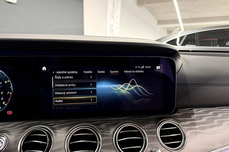 Mercedes-Benz Třídy E (2021) E 63s AMG 4Matic+ V8 Biturbo - fotka 115 z 124