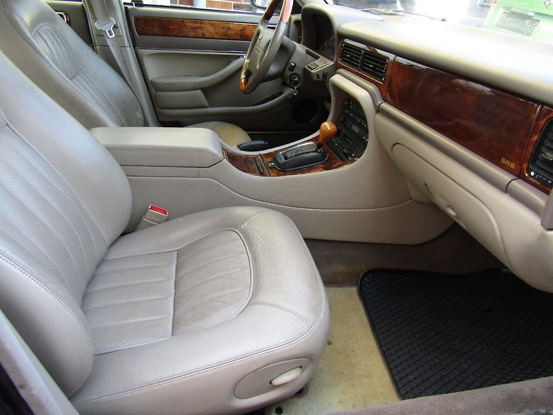 Jaguar XJ6 (1995) 3.2 R6 155kW  PLNĚ POJÍZDNÉ - fotka 27 z 35