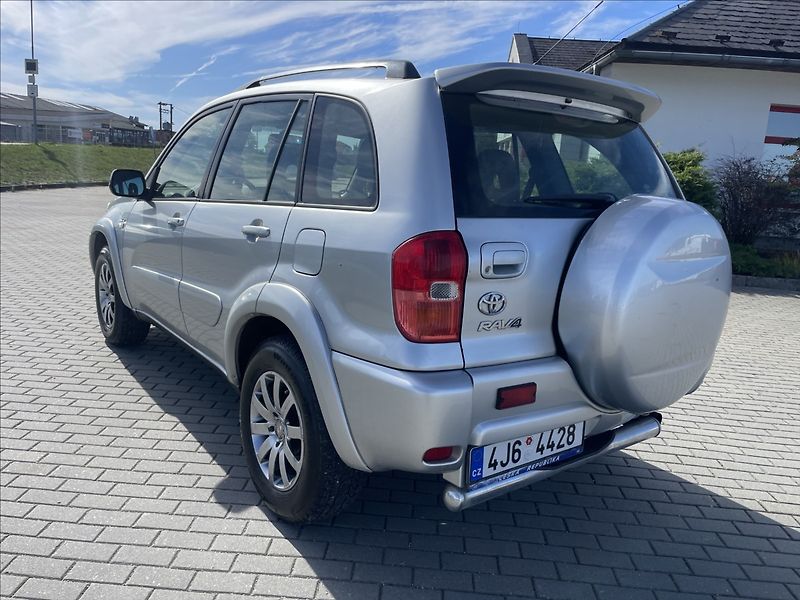 Toyota RAV4 2,0 D-4D 85kw Klima 4x4 po STK - fotka 3 z 23