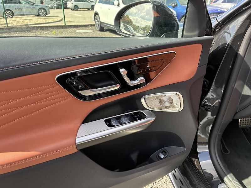 Mercedes-Benz GLC (2024) 300de 4MATIC - fotka 8 z 15