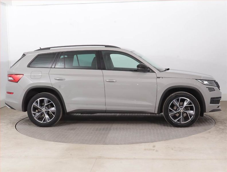 Škoda Kodiaq (2021) Sportline 1.5 TSI - fotka 6 z 18
