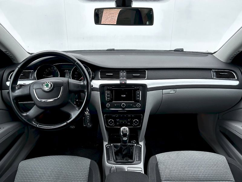 Škoda Superb (2019) Combi 2.0 TDI CR DPF 125kW MP6 - fotka 5 z 28
