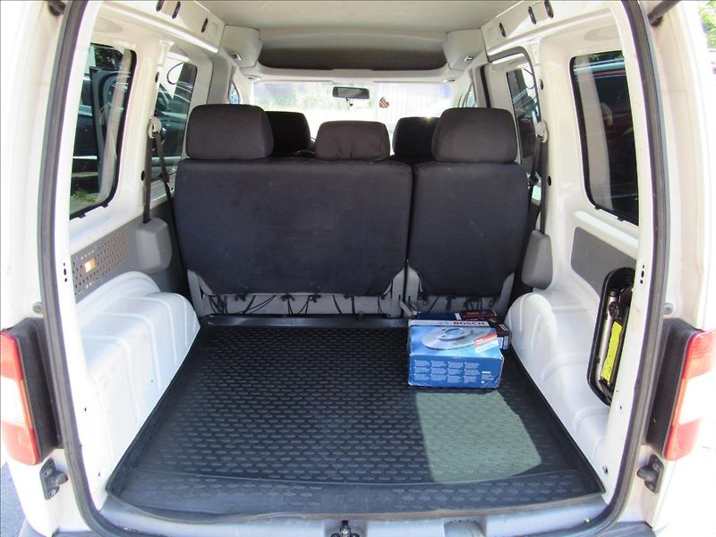 Volkswagen Caddy 1,9 TDi 77kW 5 míst - fotka 24 z 29