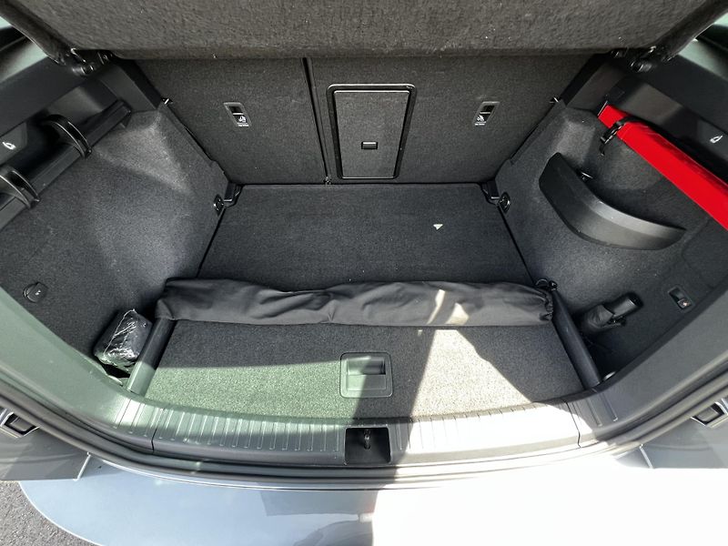 Škoda Karoq 2.0TDI 110kW Style+ Panoram TZ - fotka 25 z 28