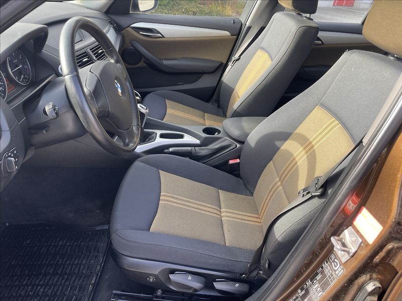 BMW X1 2,0 d X-Drive 130kw Xenon Klim - fotka 7 z 32