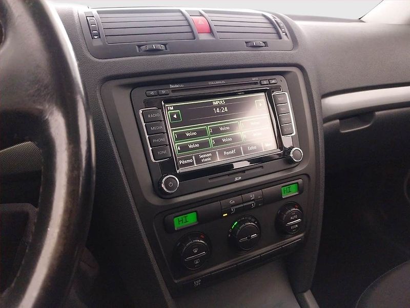 Škoda Octavia (2008) Elegance 2.0 TDI, ČR,1.maj - fotka 12 z 18