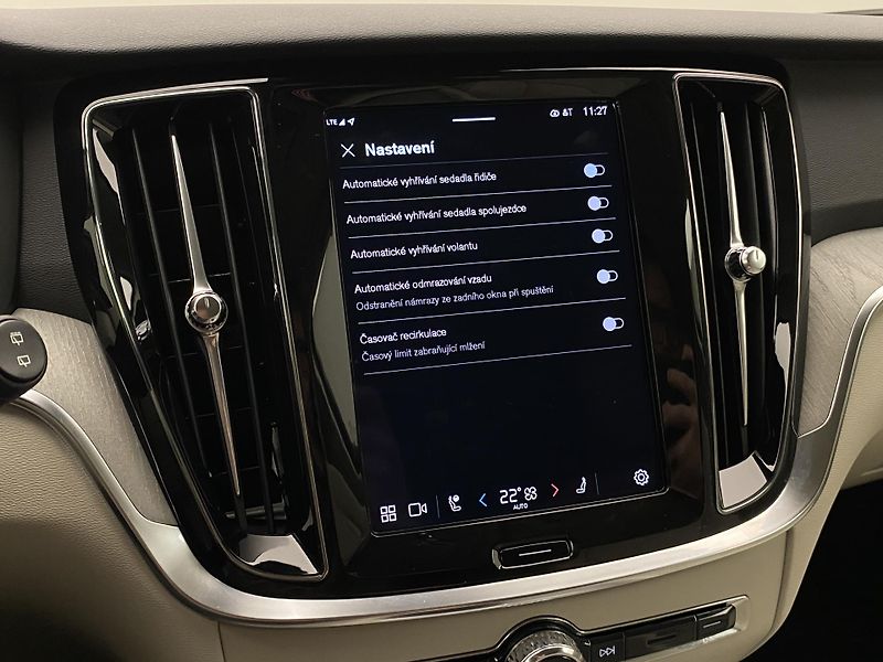 Volvo V60 B4 DARK PLUS AUT CZ - fotka 50 z 51
