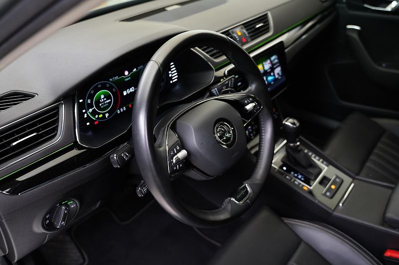 Škoda Superb - fotka 14 z 29