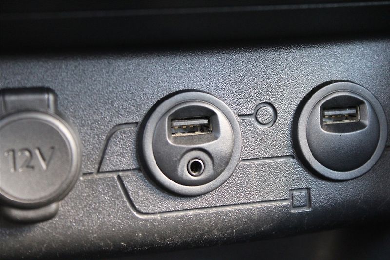 Peugeot 208 1,4 i  NOVÉ V ČR - fotka 13 z 23