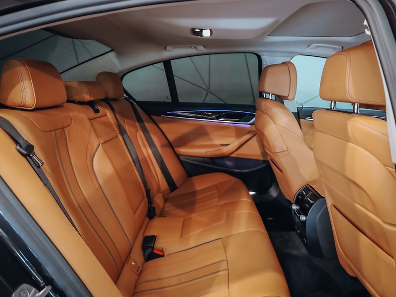 BMW Řada 5 530d xDrive 210 kW - fotka 26 z 28