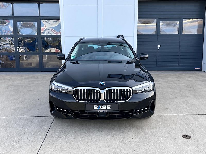 BMW Řada 5 520d Touring, Head-up, Tažné - fotka 2 z 26