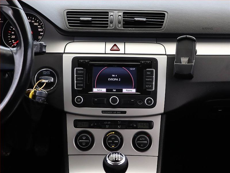 Volkswagen Passat (2009) 1.4 TSI, po STK, udržované - fotka 9 z 11