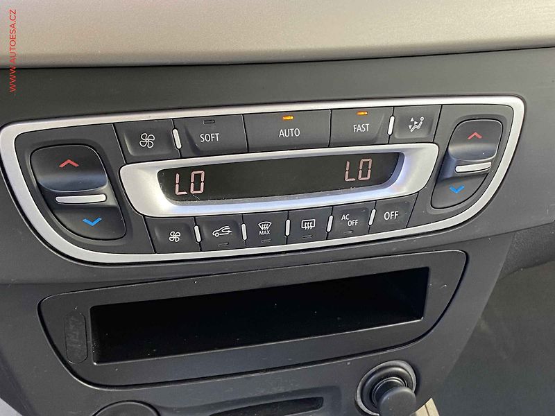 Renault Fluence (2012) 1.5dCi, ČR, Automat - fotka 15 z 18