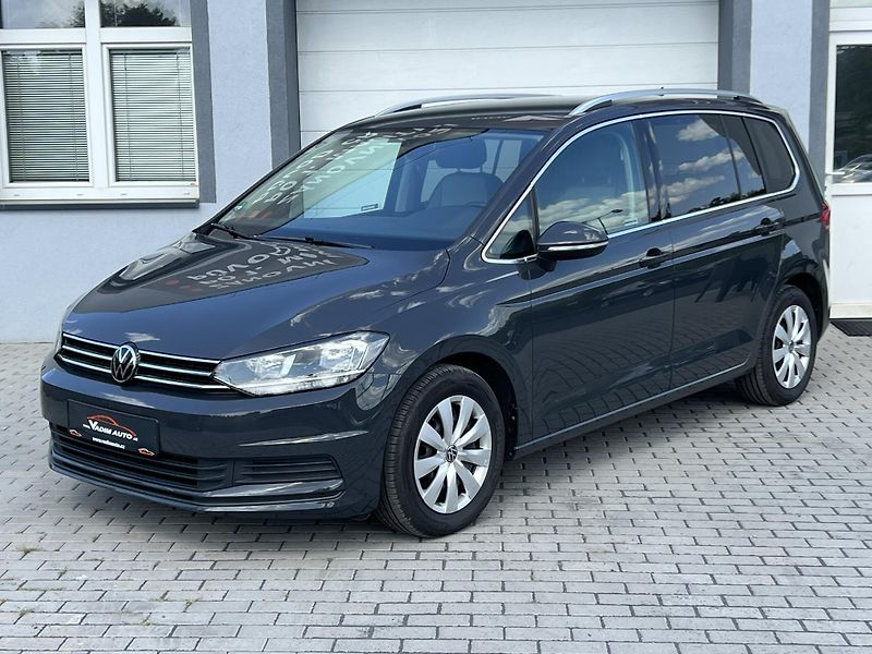 Volkswagen Touran (2021) 1.5TSI 110kW DSG 7.MÍST EVO - fotka 2 z 24
