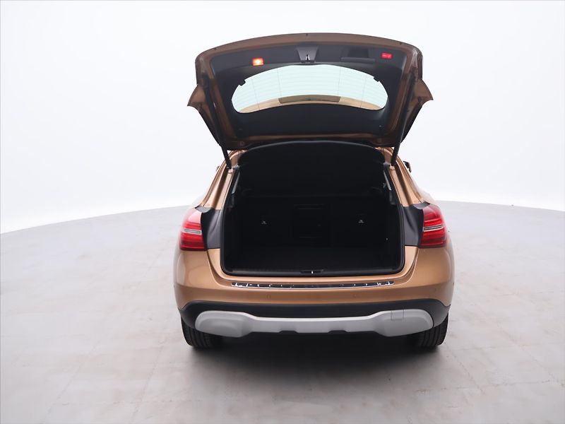Mercedes-Benz GLA 2,1 200d 100kW 4Matic CZ DPH - fotka 9 z 29