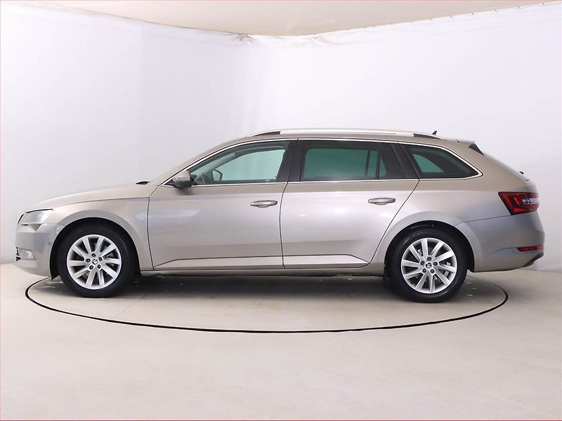 Škoda Superb (2017) 1.6 TDI, Automat, Navi - fotka 3 z 23