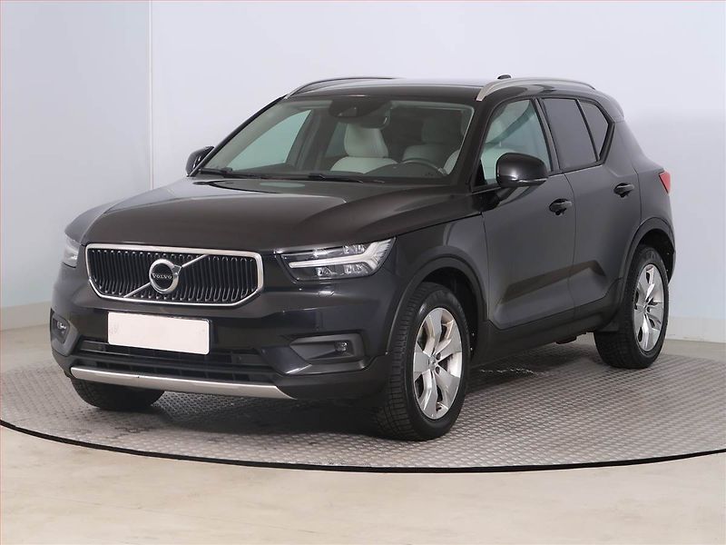 Volvo XC40 (2018) D4 AWD - fotka 2 z 24